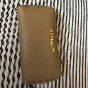 Michael Kors beige wallet